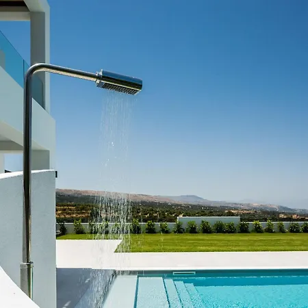 Elegante Mit Beheiztem Pool Und Fantastischer Aussicht Vakantiehuis